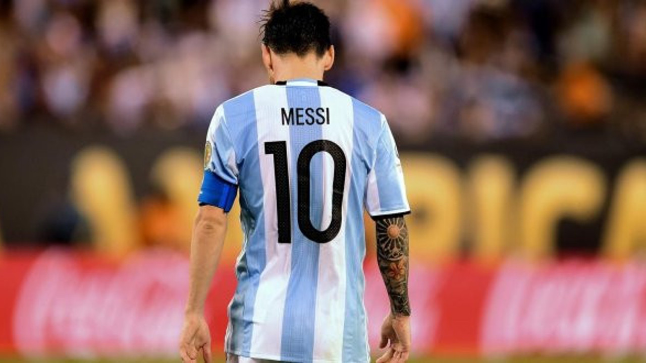 Messi bu sefer takımını yaktı!