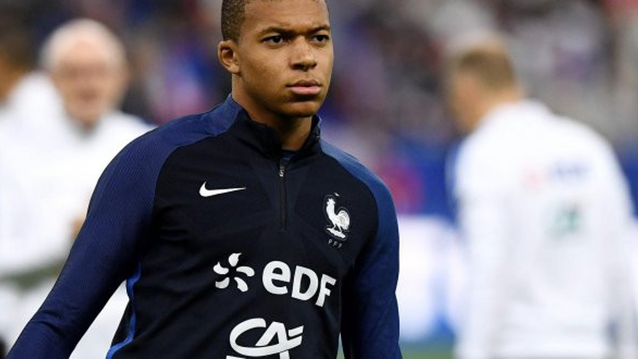 Mbappe: "Milli takımı temsil ederken paraya ihtiyaç duyulmamalı"
