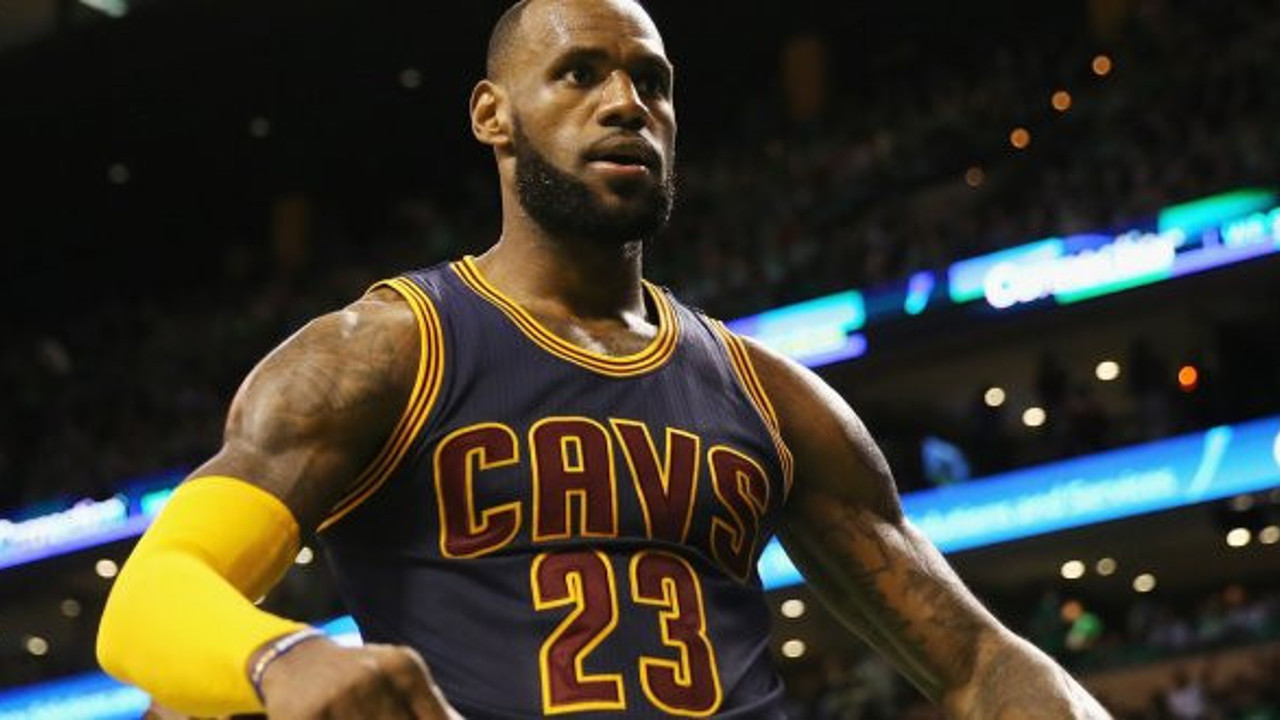 Lebron Los Angeles Lakers ile anlaştı