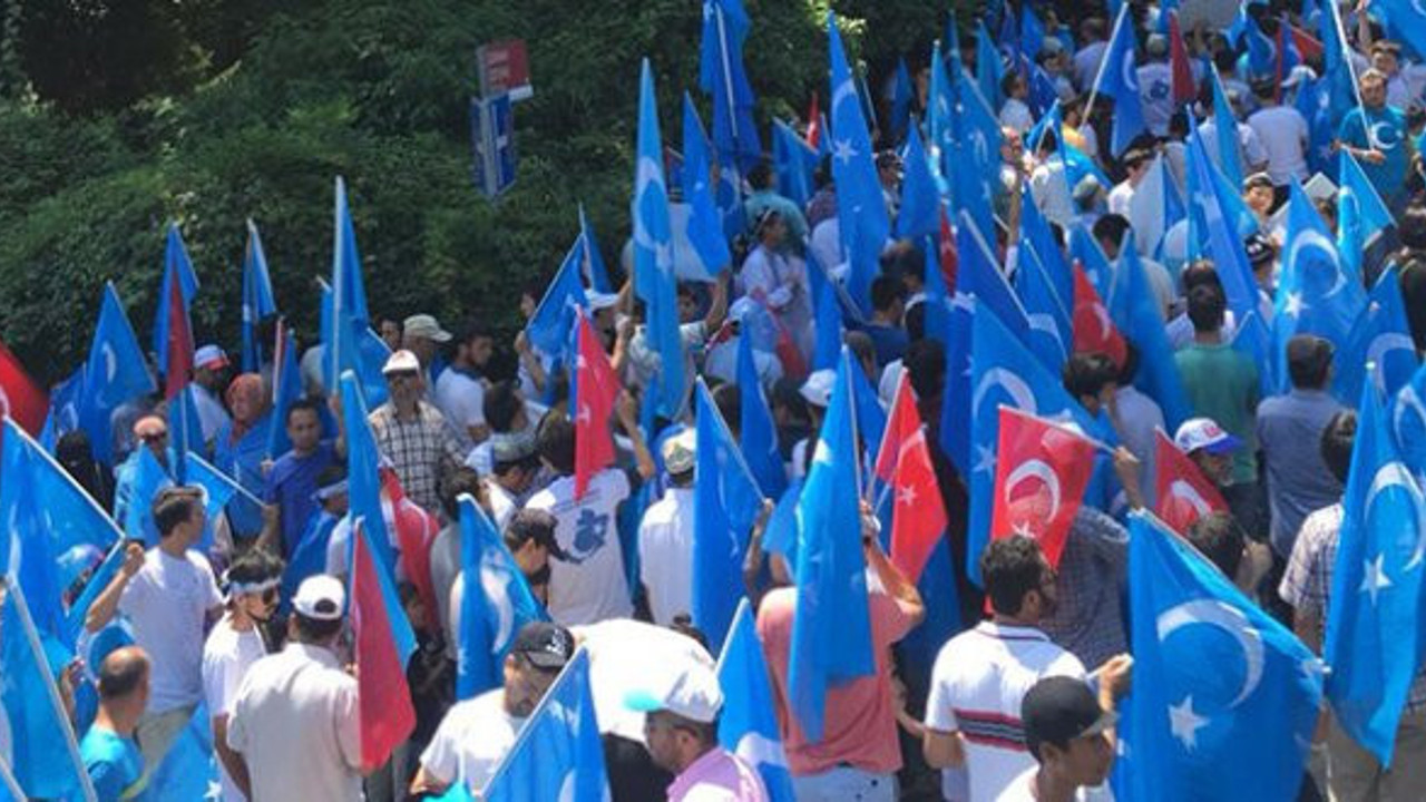 Doğu Türkistan Türklerine polis müdahalesi