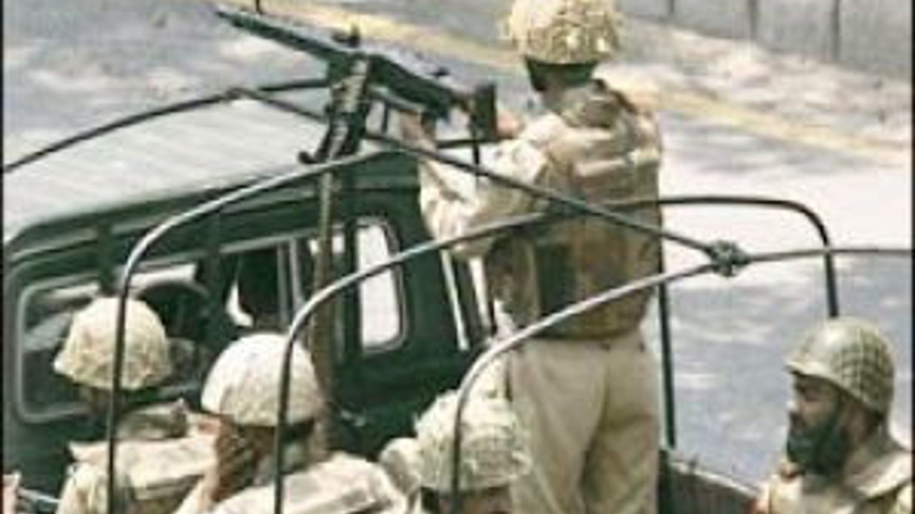 Pakistan'dan kuzeye asker sevkiyatı