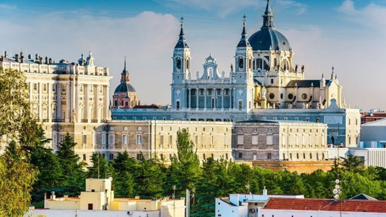 450 muhtar İspanya’ya gitti