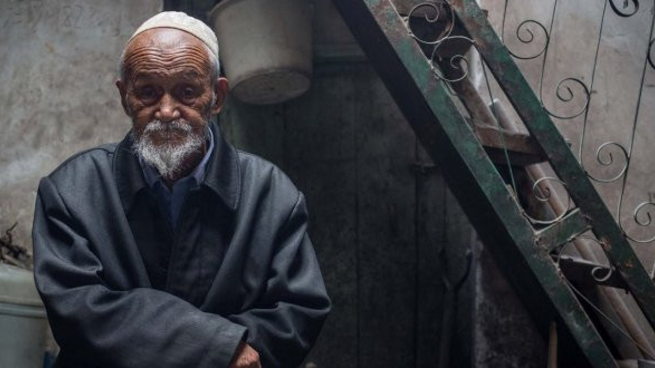 Bir milyona yakın Uygur Türk'ü toplama kamplarında