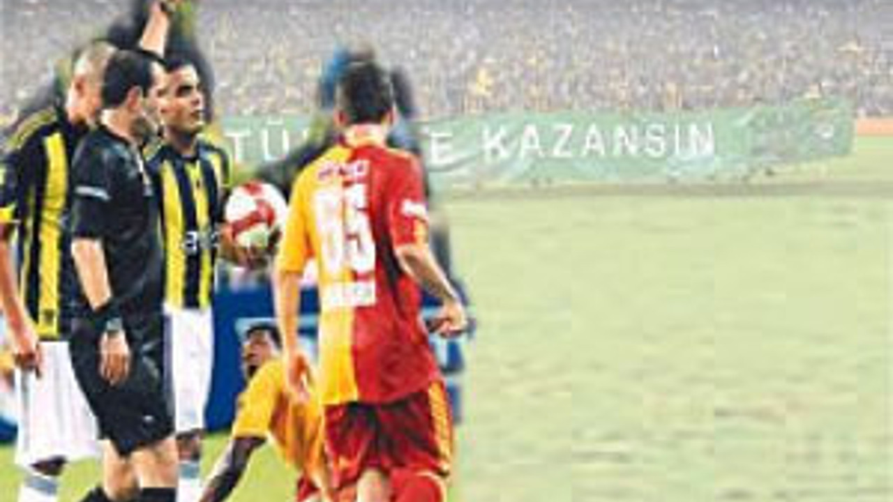 Küfür korosunu gözlemci duymadı!