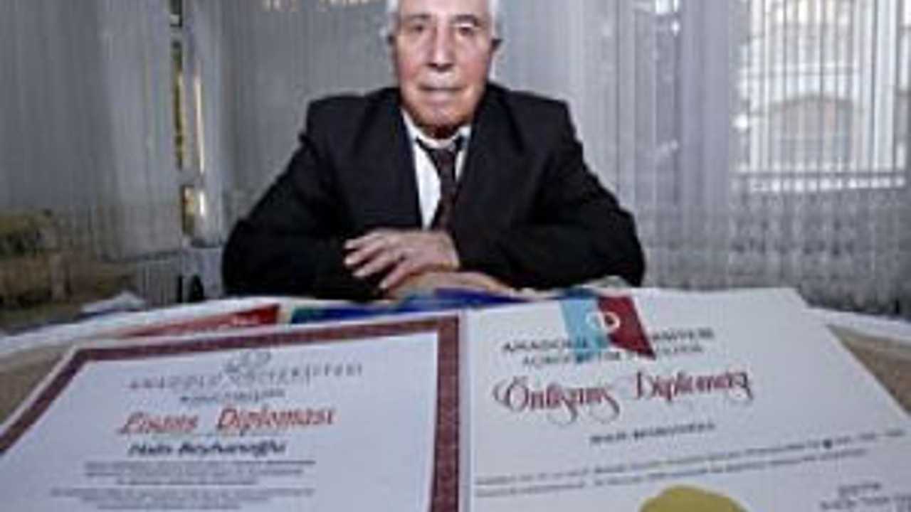 Azmetti, ikinci diplomasını aldı