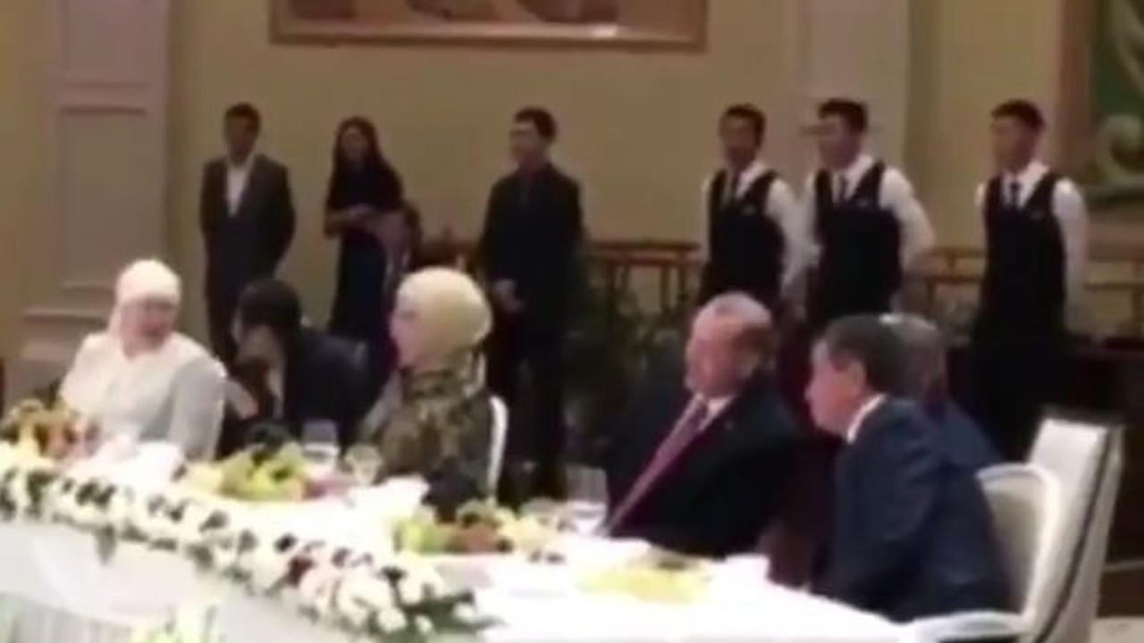 Erdoğan’ın gözüne bakarak okudu: “Başbuğ Türkeş’ine…”