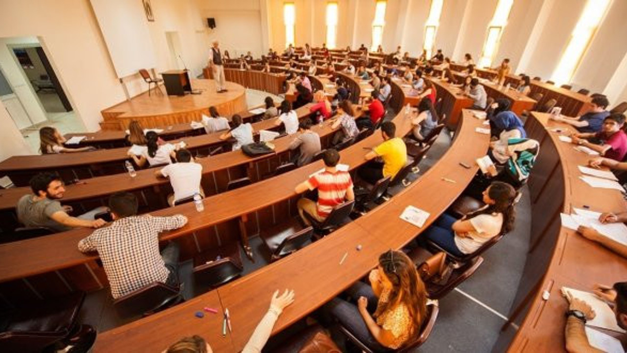 Öğrencilerin zamanı dersten çok işte geçiyor