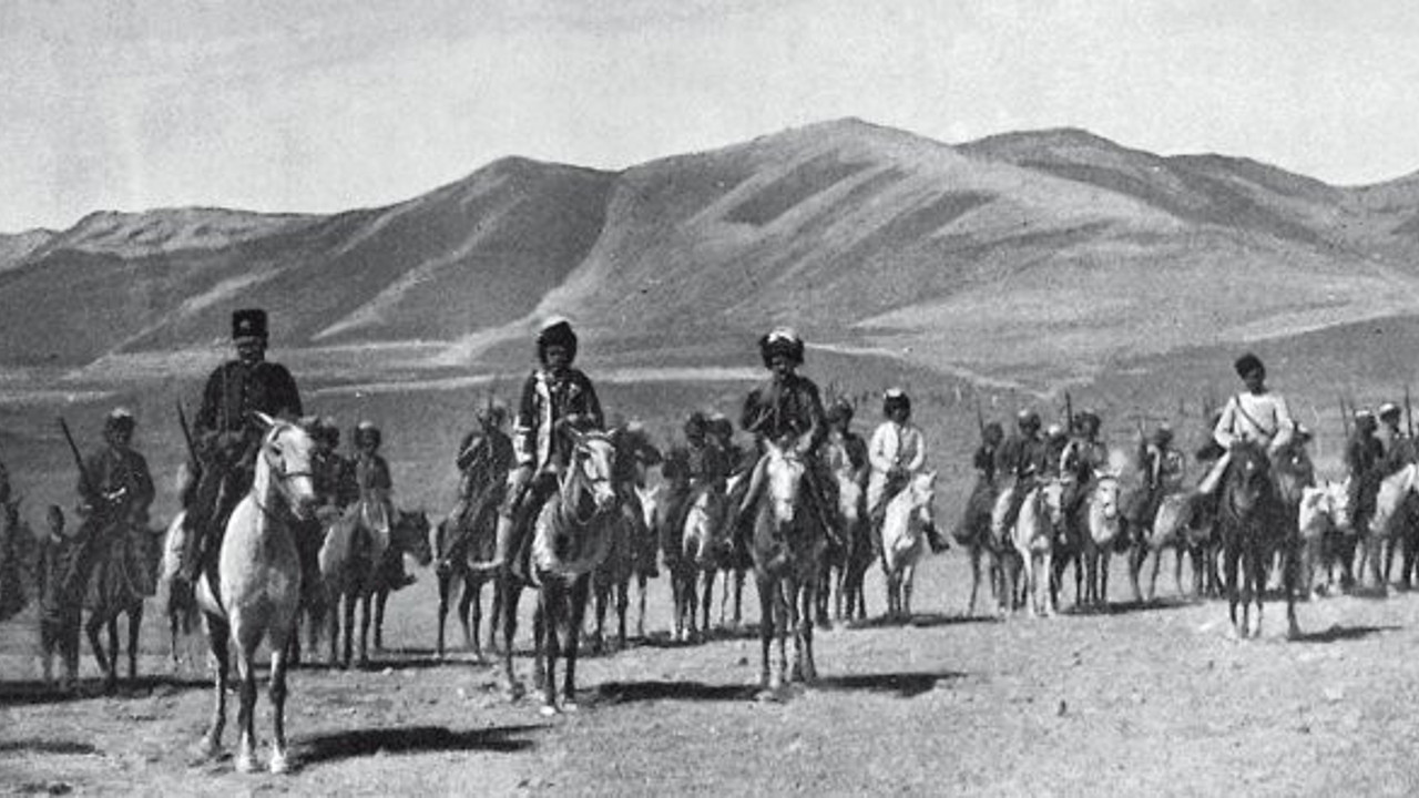 Kalemini bırakıp haine ilk kurşunu o sıktı