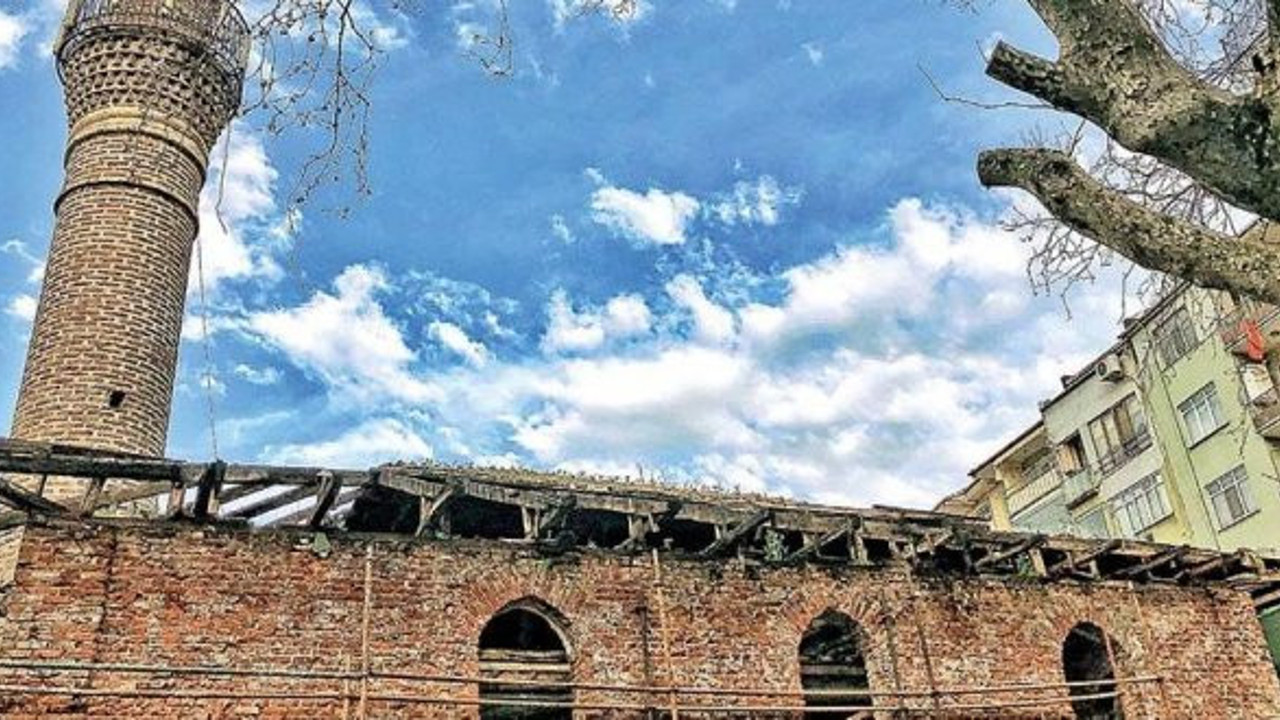 Asırlık camiyi yıkıp otopark yaptılar