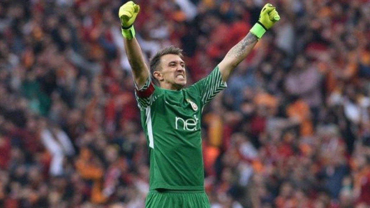 Muslera o rekorun peşinde