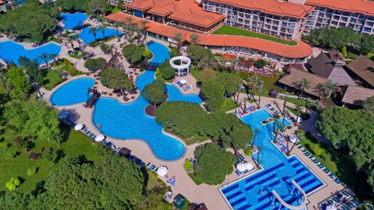 Vatandaşın vergilerini beş yıldızlı otele yatırdılar!