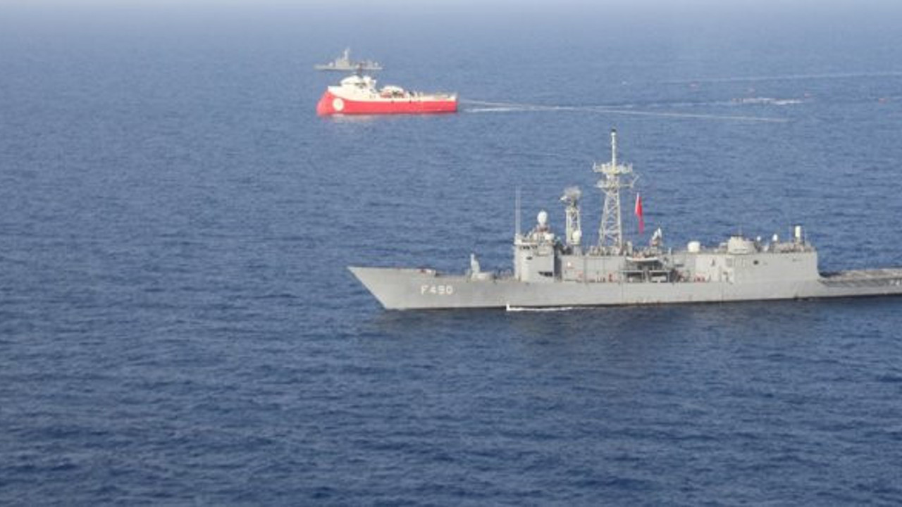 Yunan fırkateyni ikmal sorunu yaşayınca bölgeyi terk etti