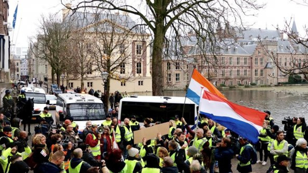Fransa’da neler oluyor? Sarı yelekliler kimdir?