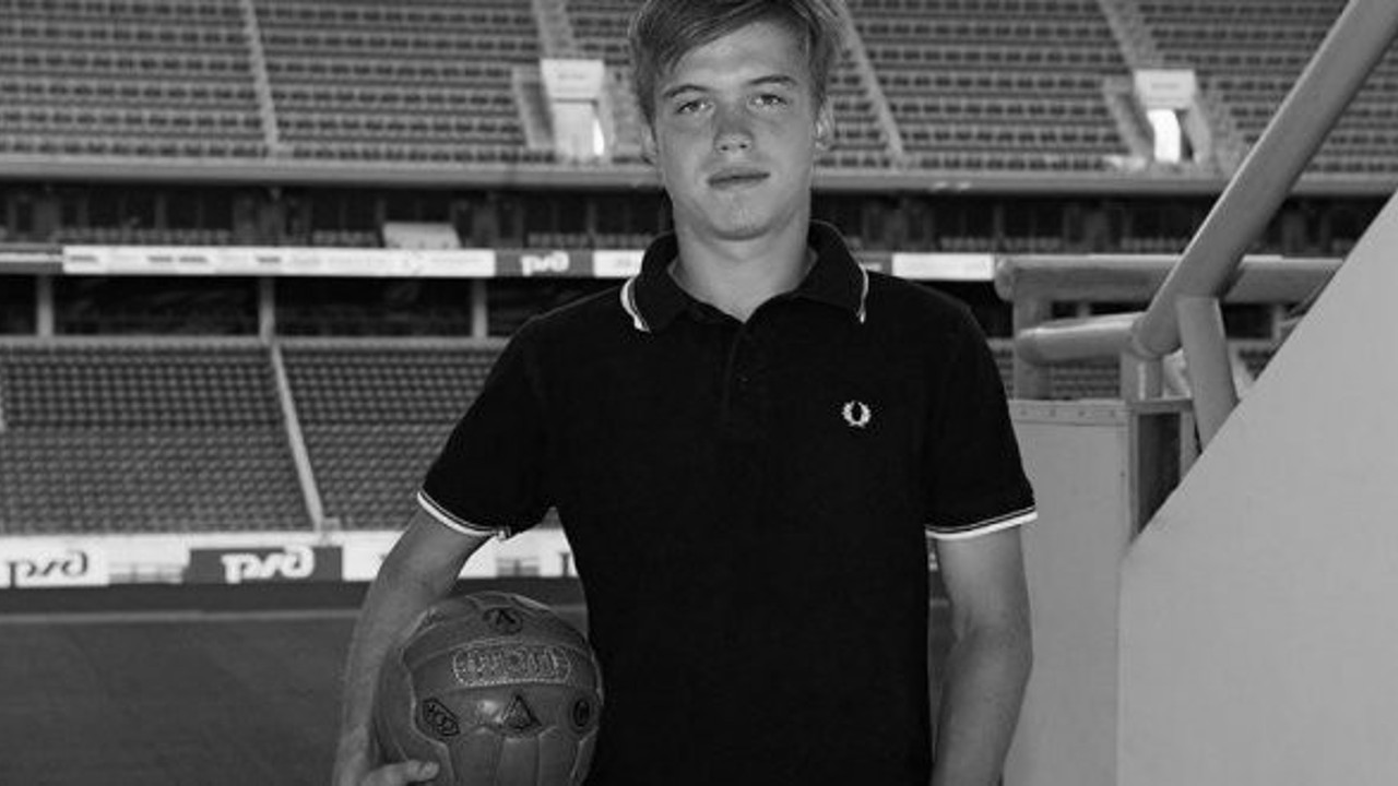 Genç oyuncu Alexey Lomakin donarak öldü