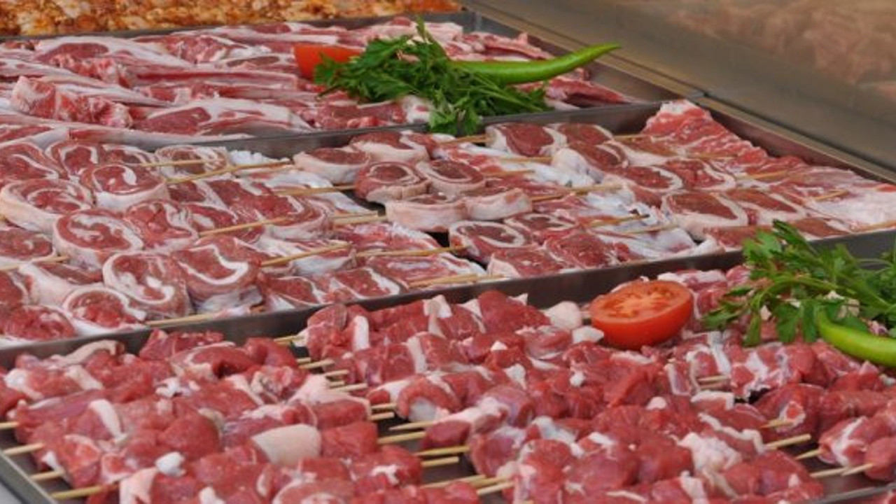 Gereksiz ithal edilen et elde kaldı