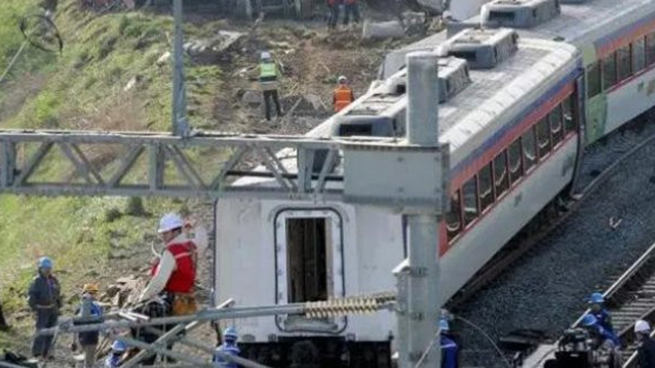 Güney Kore'de tren raydan çıktı: 15 kişi yaralandı
