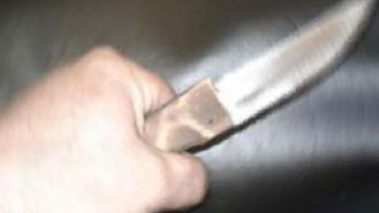 Damadının boğazını kesti