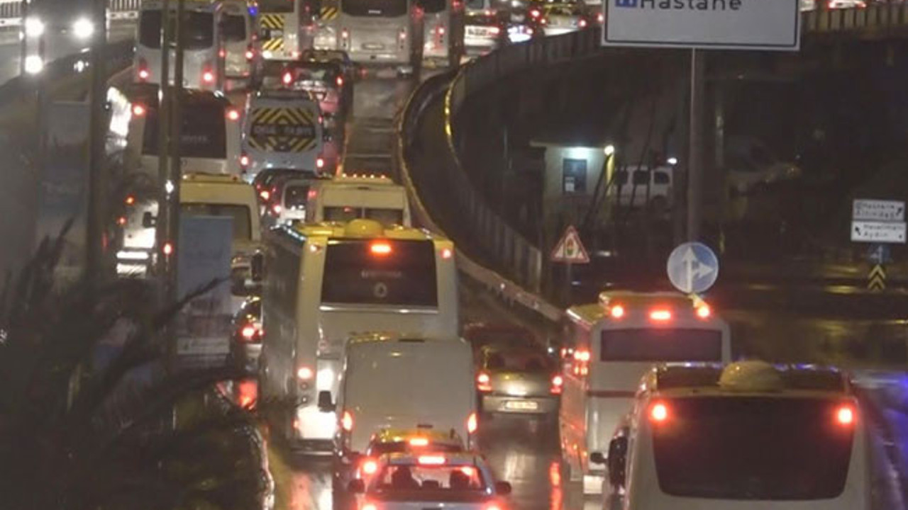 İZBAN grevi üçüncü gününde! Trafik kilit...
