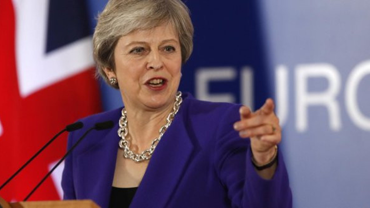 Theresa May için güven oylaması!