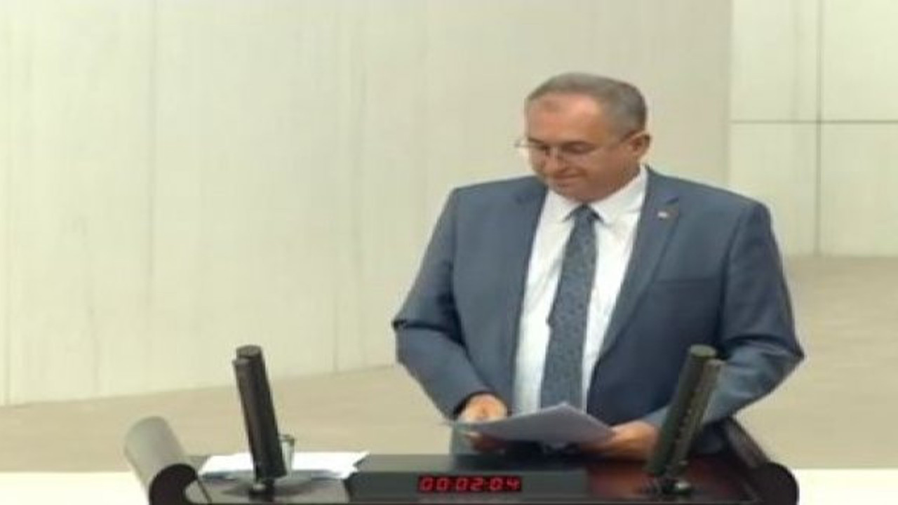 CHP'li Atila Sertel Meclis'te Ozan Arif'in şiirini okudu