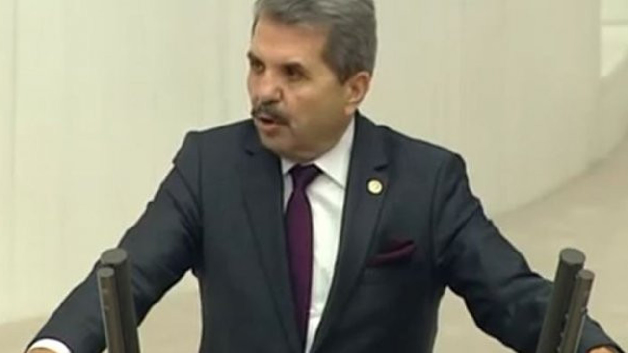 "Hukuk siyasetin cenderesi altındadır"