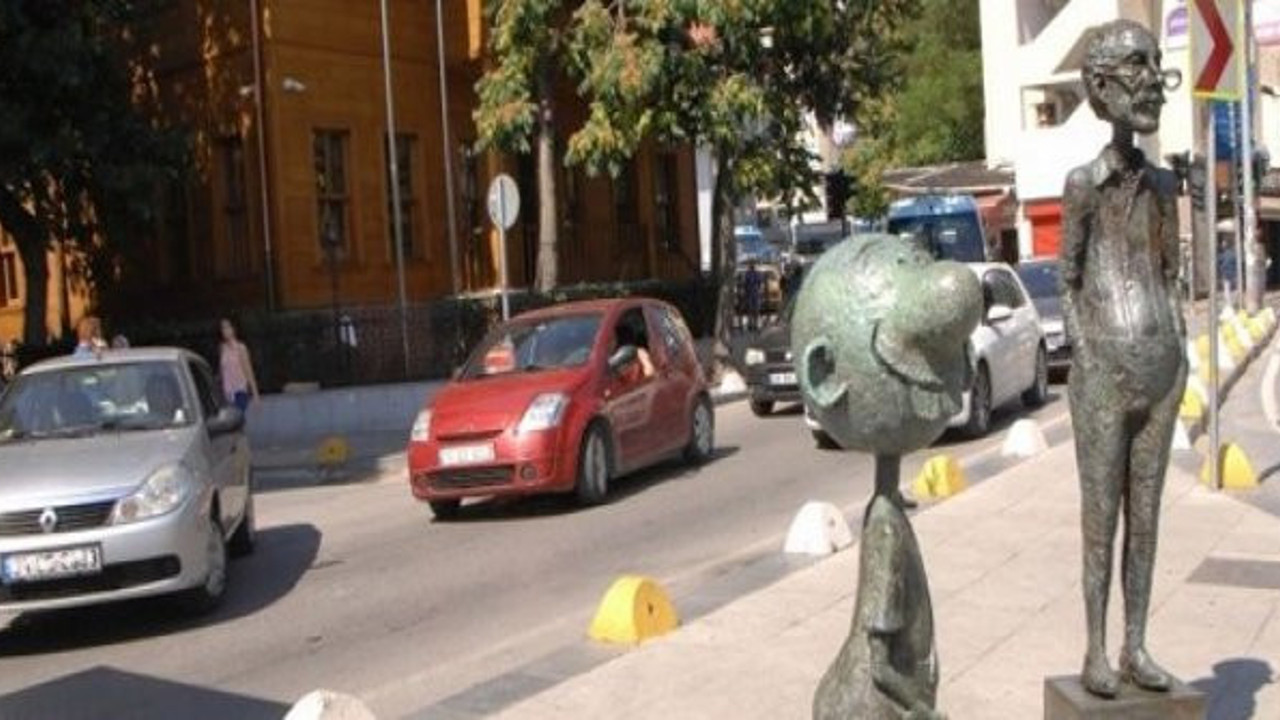 Avanak Avni'nin heykeli çalındı