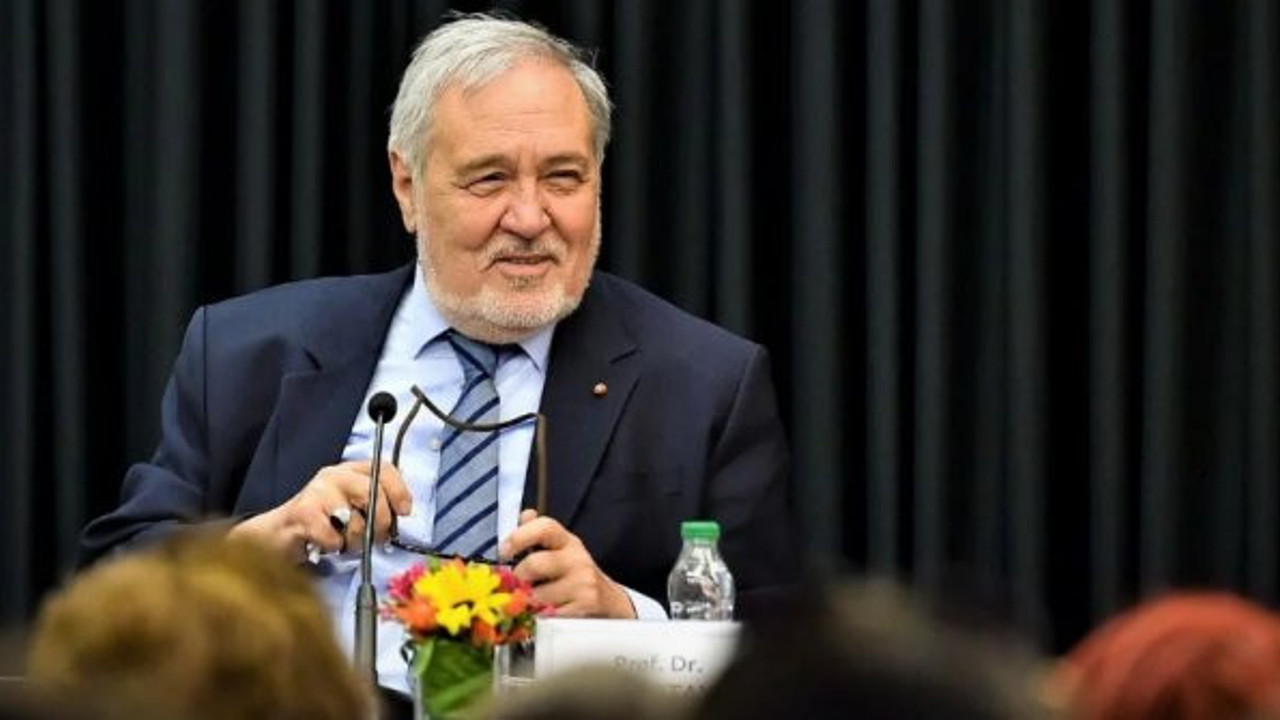 İlber Ortaylı: Sakarya'daki siperler taş ocakları ile siliniyor