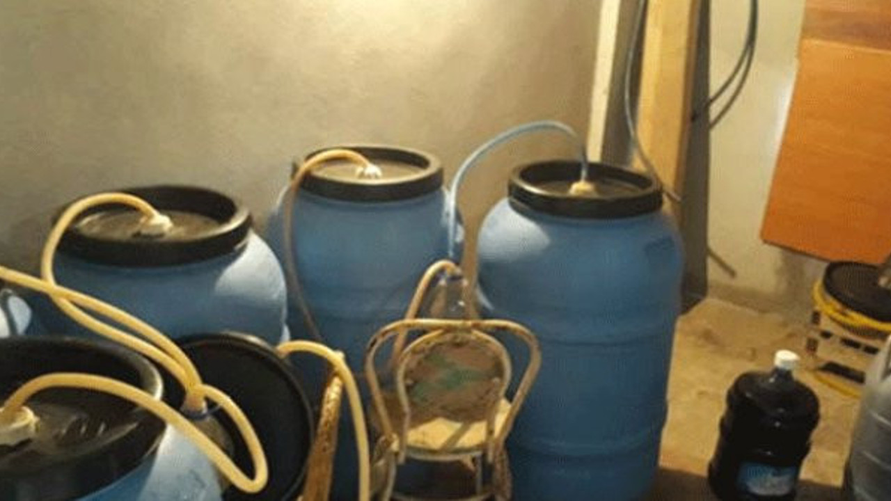 Çanakkale'de piyasaya sürülmek istenen 1,5 ton kaçak şarap ele geçirildi