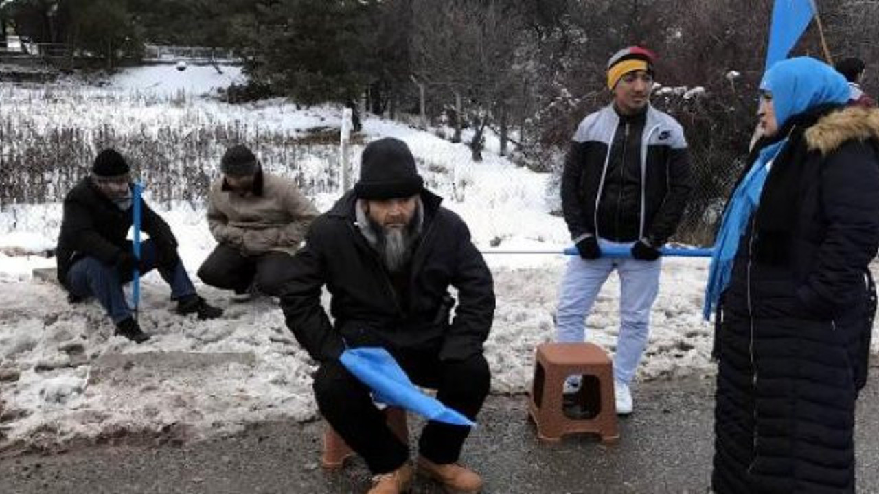 Doğu Türkistan için yürüyüşe jandarma engeli