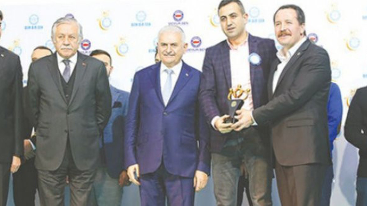 Binali Yıldırım'dan Yeni Akit'e 'Aileyi Koruma' ödülü!