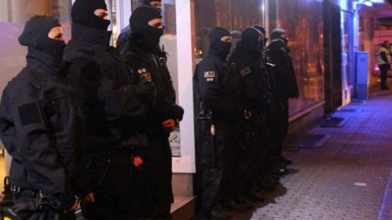 Almanya'da nargilecilere operasyon