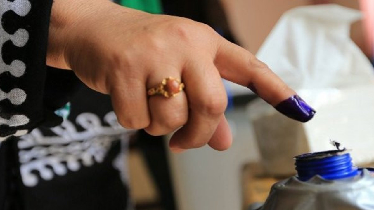 İYİ Parti'den 'parmak boyası' için kanun teklifi!