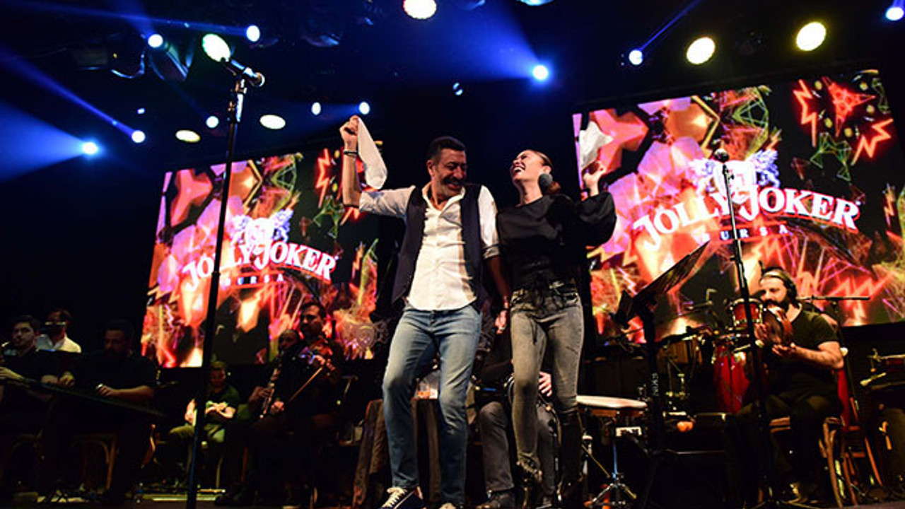 Hakan Altun, hayranlarını hem duygulandırdı hem de coşturdu