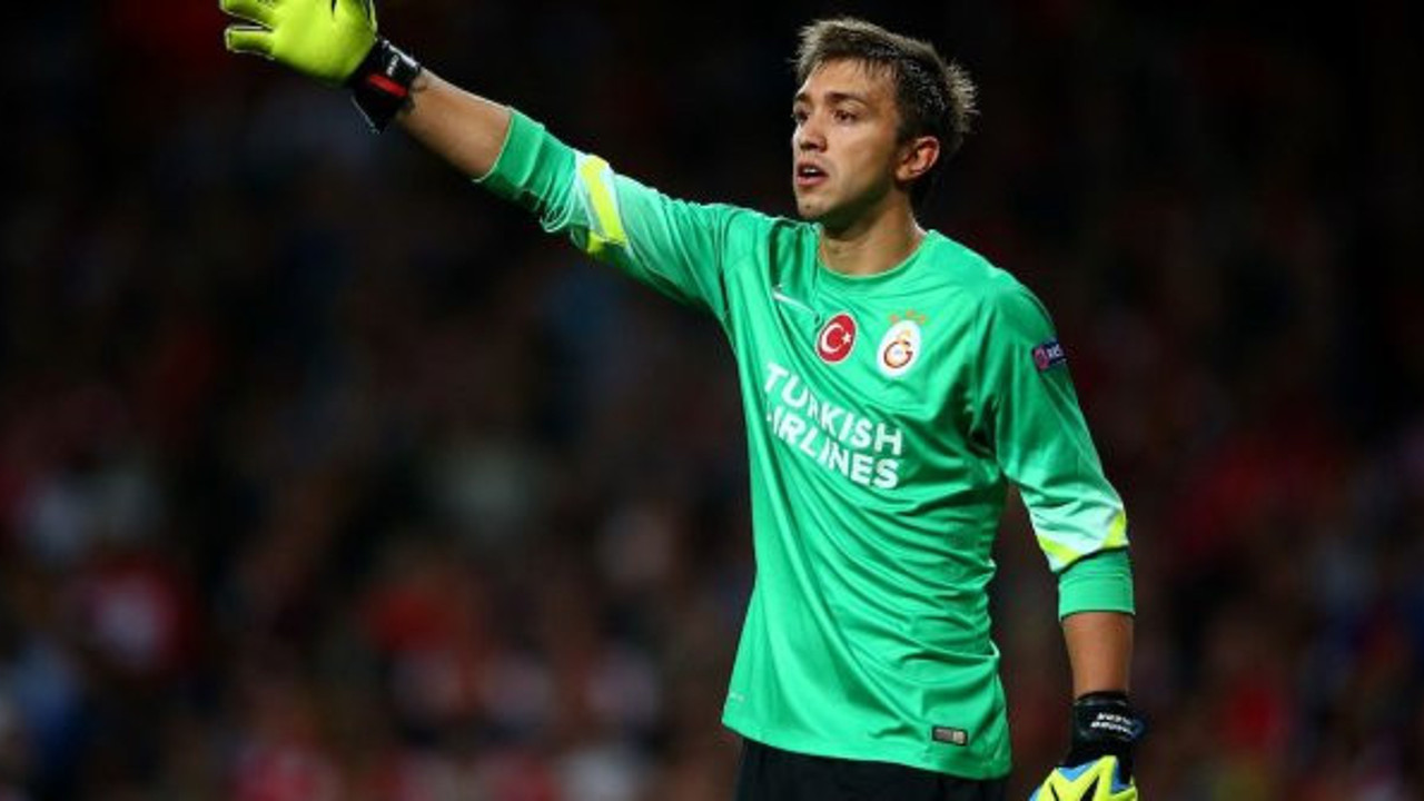 Muslera Süper Lig tarihine geçti