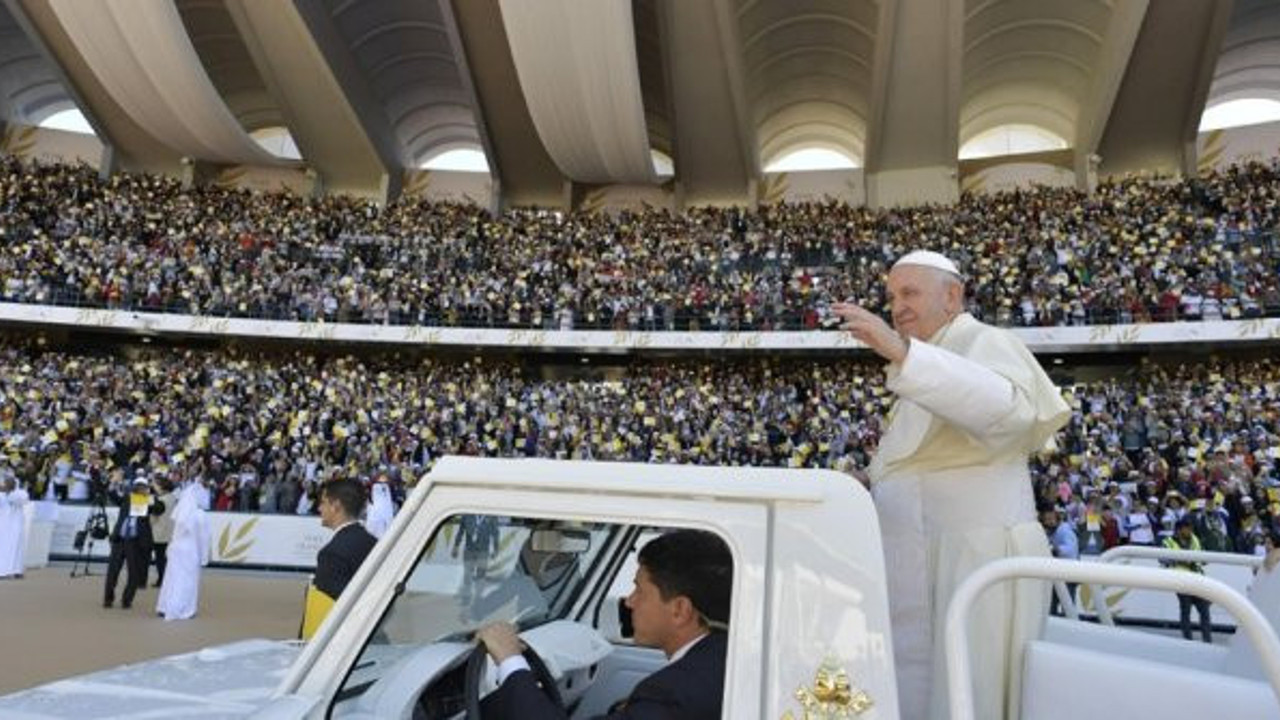 Papa Franciscus, BAE'de düzenlenen ilk ayini yönetti