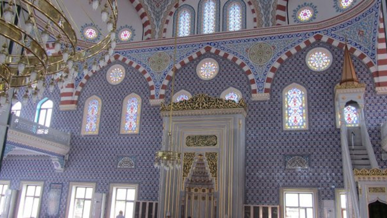 Belediyelerin vergi borcu karşılığında camileri satması Meclis gündeminde