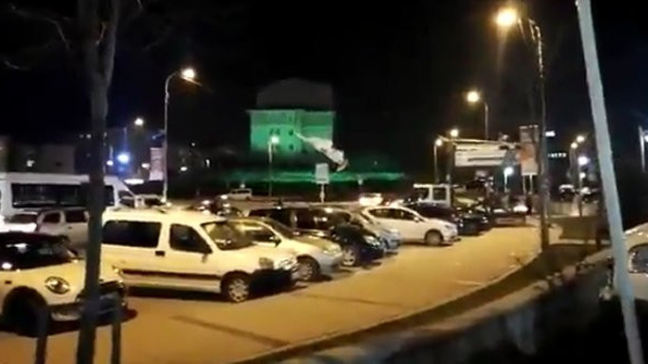 AKP’li belediye, CHP’li adayın afişlerini söktü