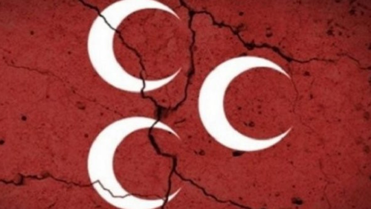 Bakanın ziyaret ettiği MHP ilçe başkanlığında istifa