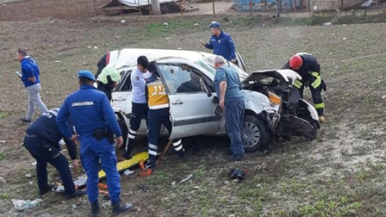 Otomobil tarlaya uçtu: 3 yaralı (21 Şubat 2019)
