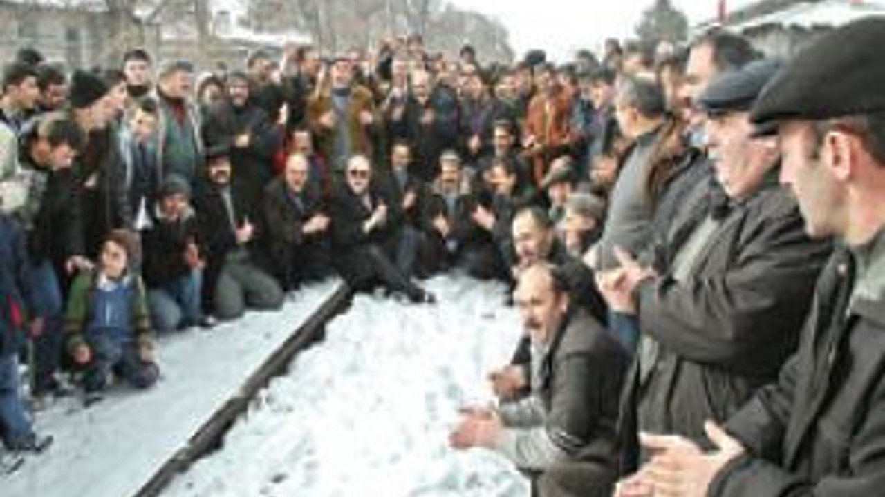 Tren seferlerinin kaldırılmasına tepki