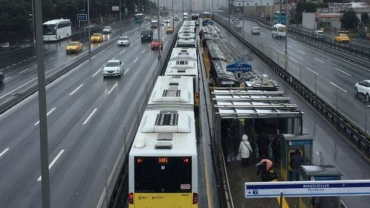 İstanbul'da metrobüs kazası! Yaralılar var
