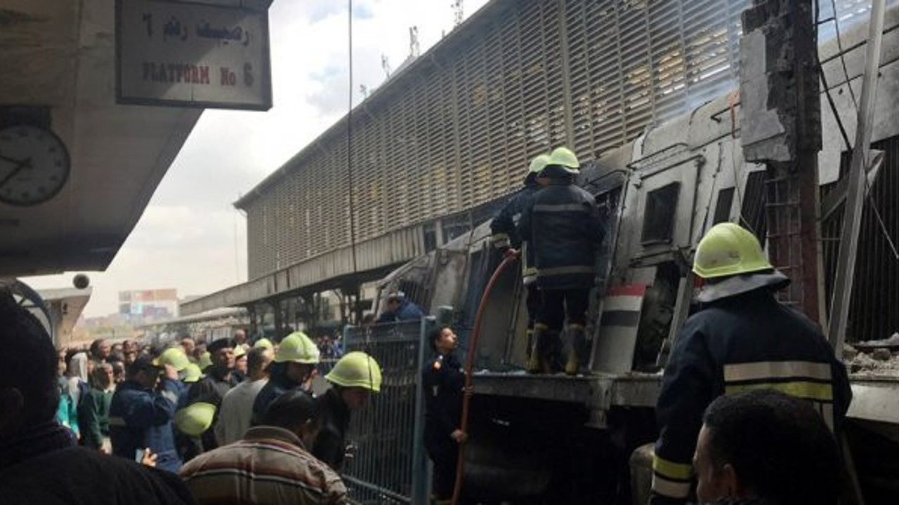 Mısır'da tren istasyonunda yangın: 25 ölü