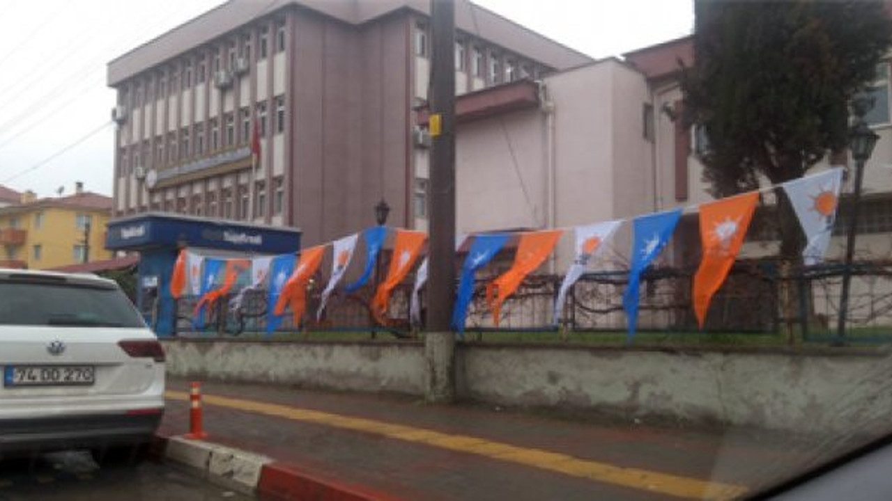 İl Milli Eğitim Müdürlüğü’nde AKP flamaları iddiası