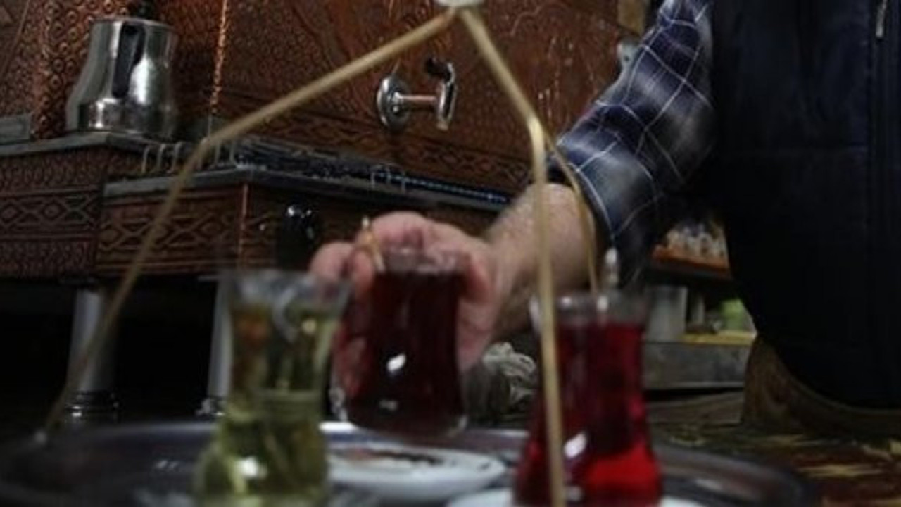 Cebindeki uyuşturucuyu hakimin odasında düşürdü