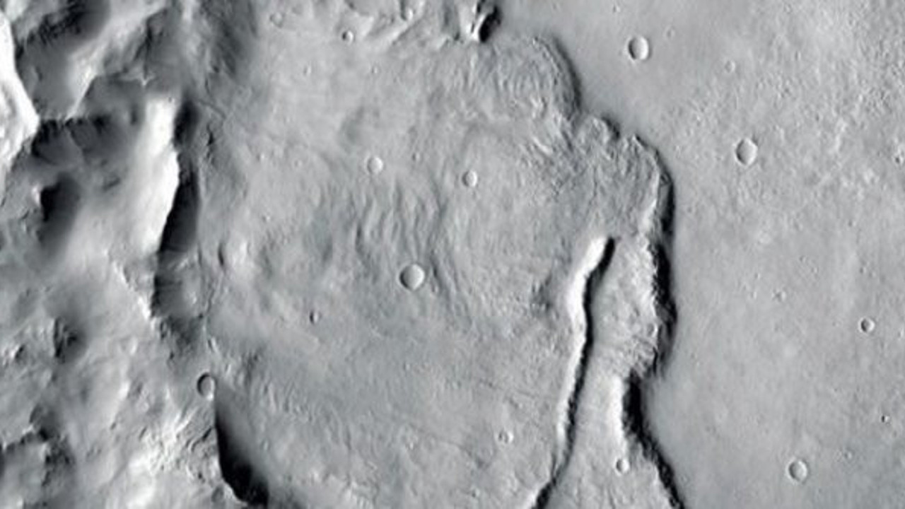 Mars'ta yer altı su ağının izleri keşfedildi