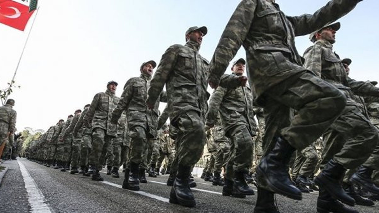 Bakan Akar'dan yeni askerlik sistemi açıklaması!