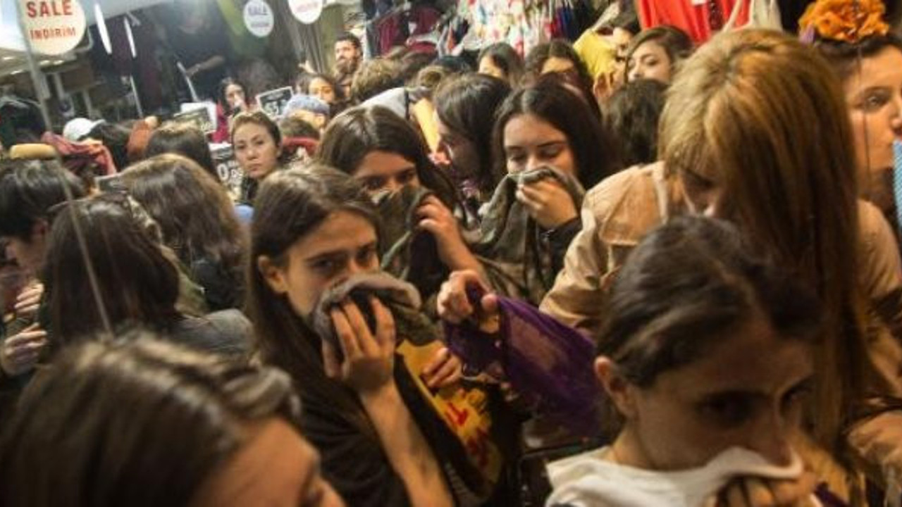 Polis İstiklal Caddesi'nde yürümek isteyen kadınlara izin vermedi