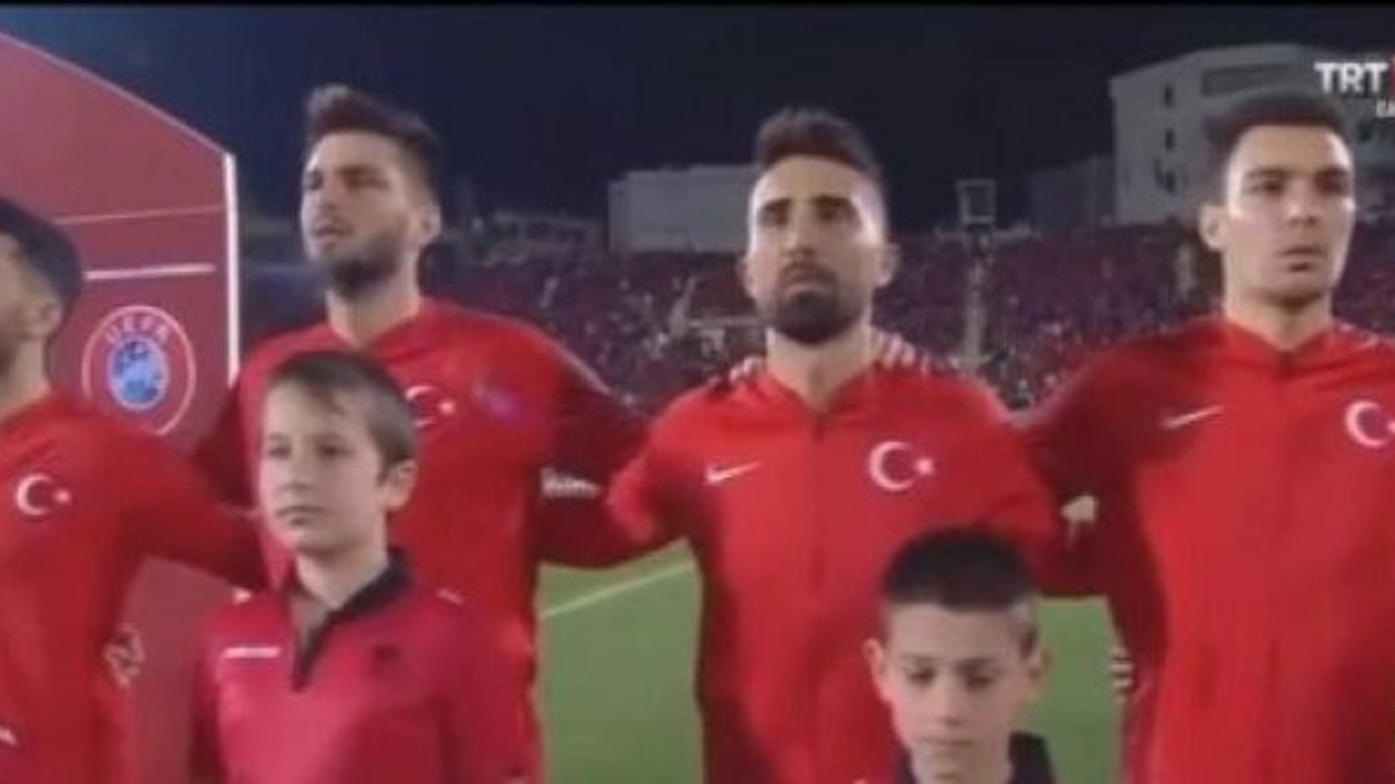 Arnavut taraftarlar İstiklal Marşı'nı ıslıkladı