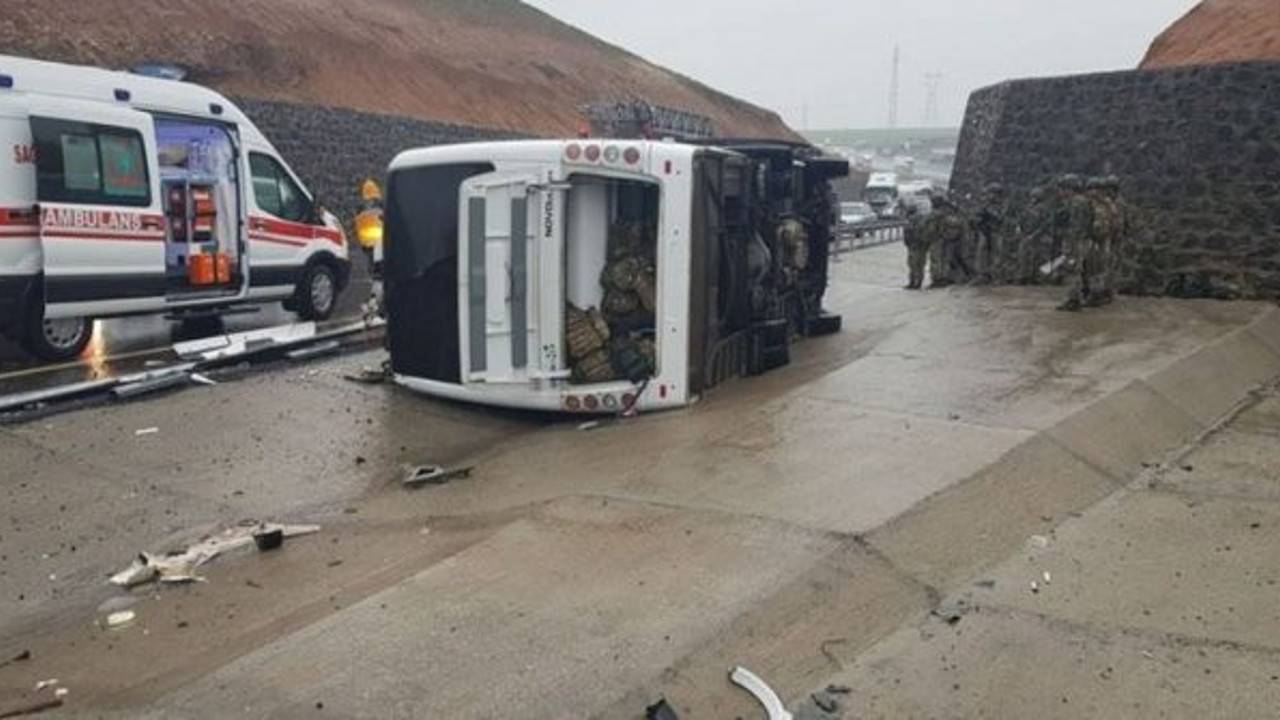 Şırnak'ta askeri araç devrildi: 1 şehit