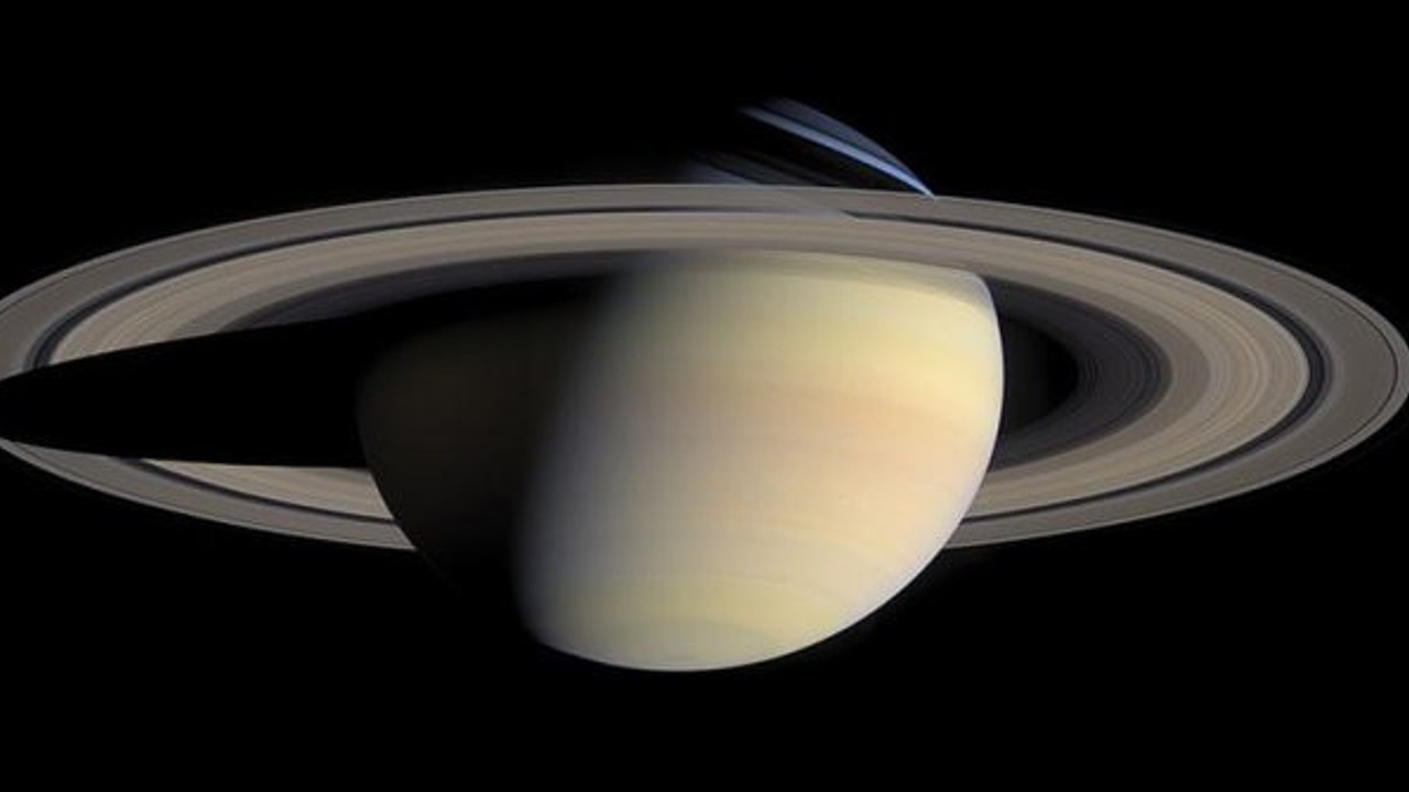 Bilim insanlarından Satürn'de yeni keşif
